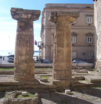 Imagine:Colonne Doriche Taranto.jpg